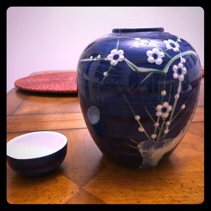 Japanese ginger jar with lid